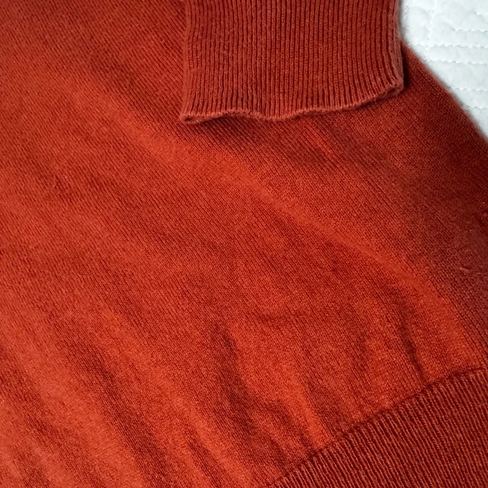 J. Crew Men’s Orange Cotton Cashmere Blend VNeck Sweater Size Medium